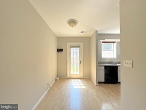 Building Photo - 2509 S Walter Reed Dr