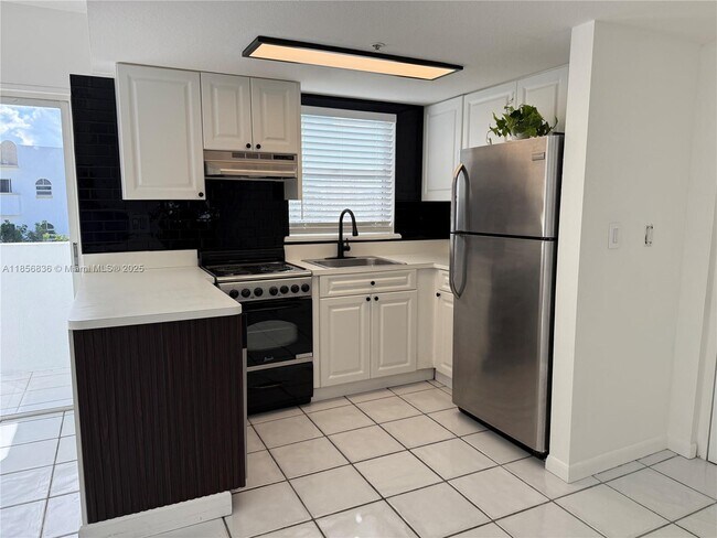 Foto del edificio - 3052 SW 27th Ave
