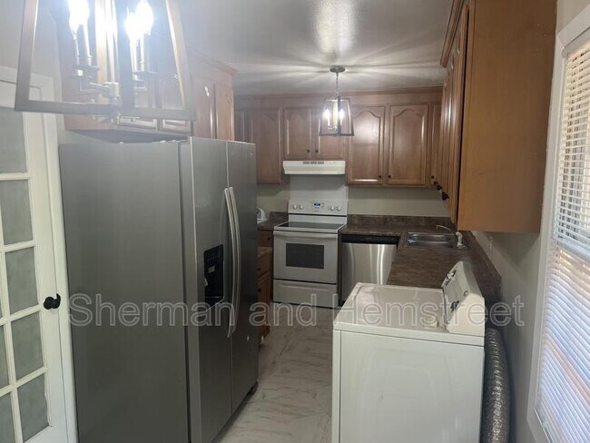 Foto del edificio - 106 Rosemary Ln