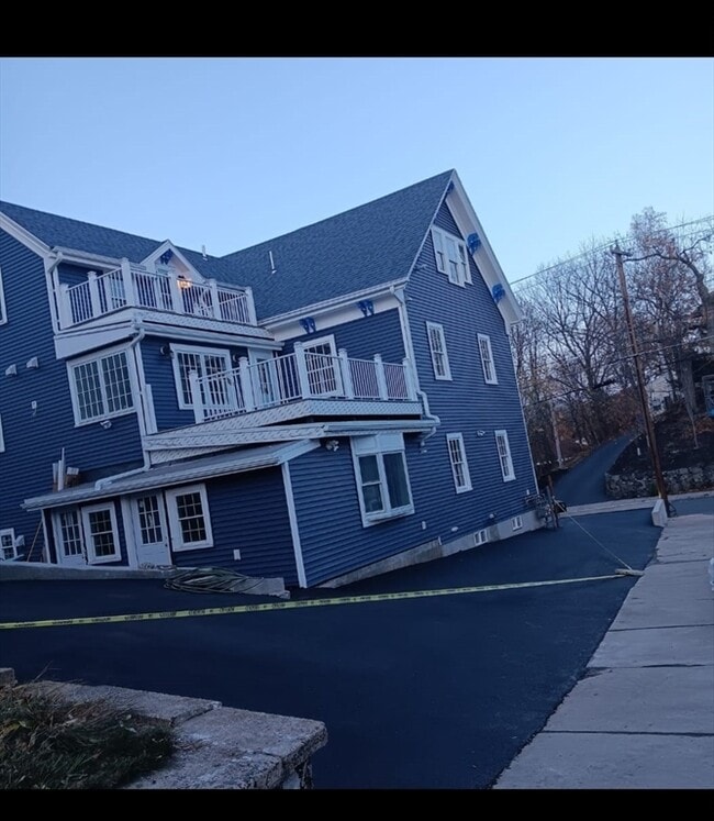 Building Photo - 48 Rockwell St