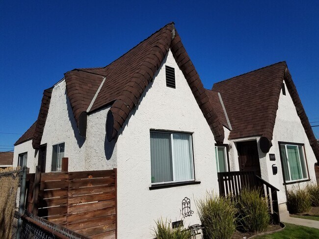 Building Photo - Nicely Renovated California Classic Home i...