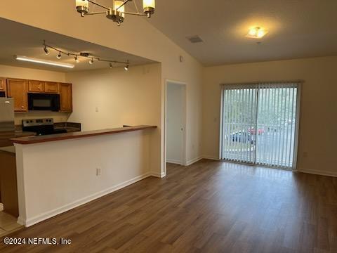 Foto del edificio - 6880 Skaff Ave