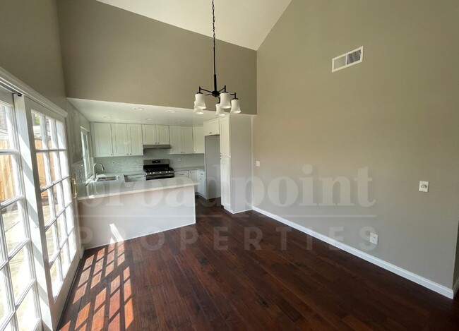 Building Photo - 7409 Carlina St