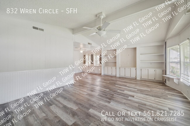 Foto del edificio - 832 Wren Cir