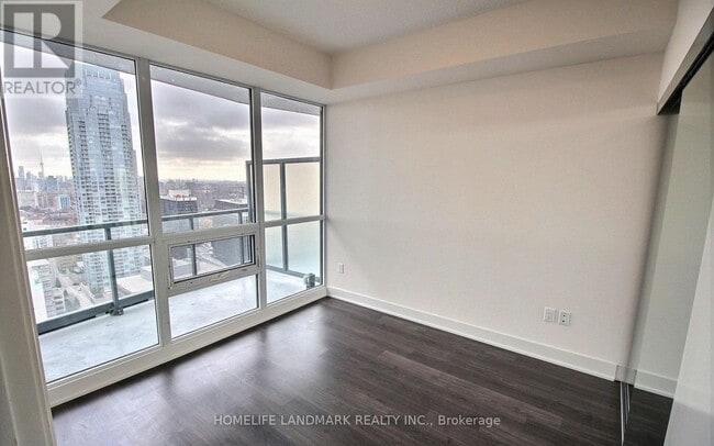 Building Photo - 30 Roehampton Ave