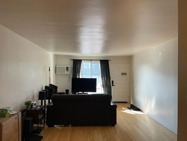 Building Photo - 3813 Huron Ave