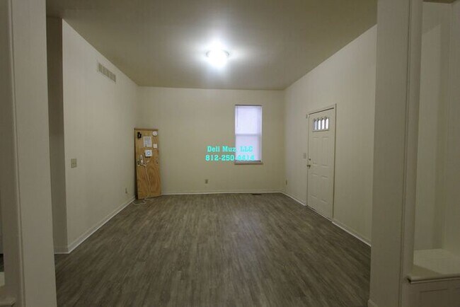 Building Photo - Beautiful 4 Bedroom, 2 Bath Unit Downstair...