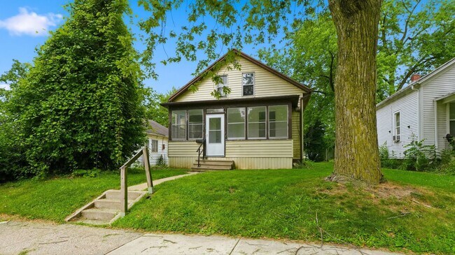 Foto del edificio - 3 bed 1.5 bath NEW LISTING