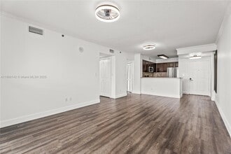 Building Photo - 2665 SW 37th Ave
