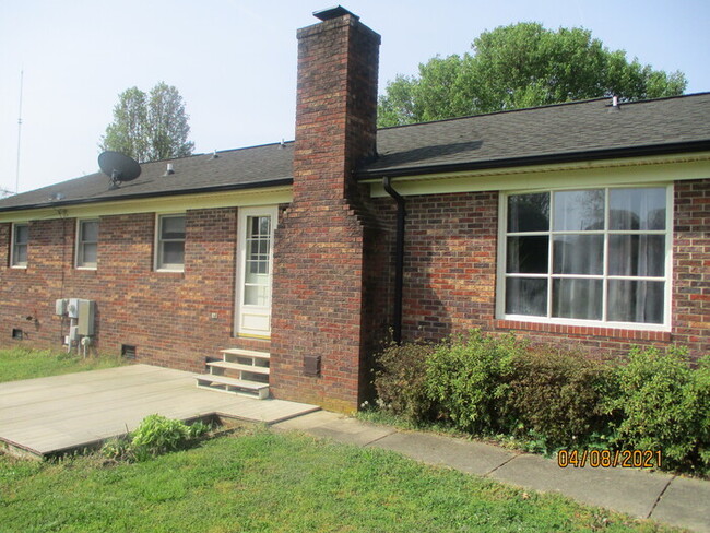 Building Photo - 1027 Rembrandt Dr SW