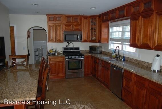 Building Photo - 5 br, 2.5 bath Apartment - 72 MATHEWS