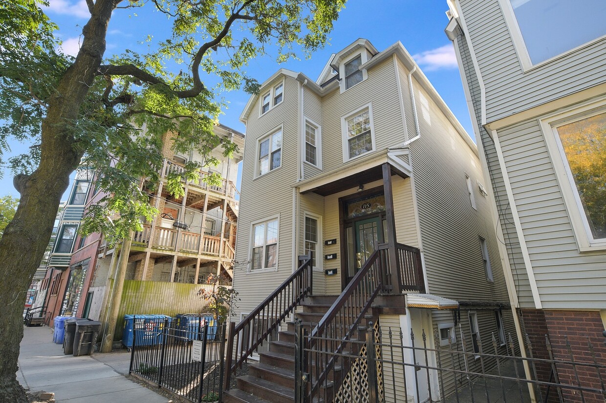 Foto principal - 3212 N Kenmore Ave