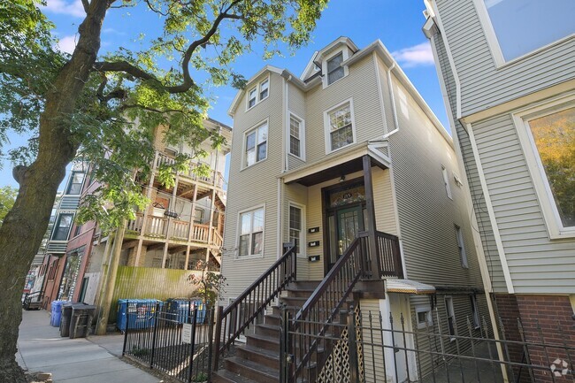 Building Photo - 3212 N Kenmore Ave