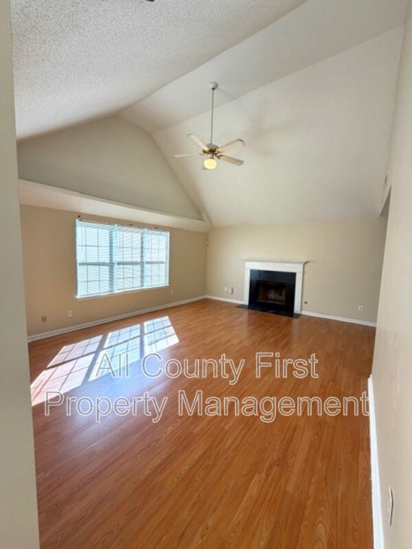 Foto del edificio - 2237 Hidden Creek Dr