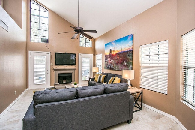 Building Photo - 1818 E Ranch Rd