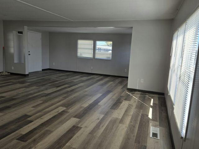 Building Photo - 406 50th Avenue Plaza W