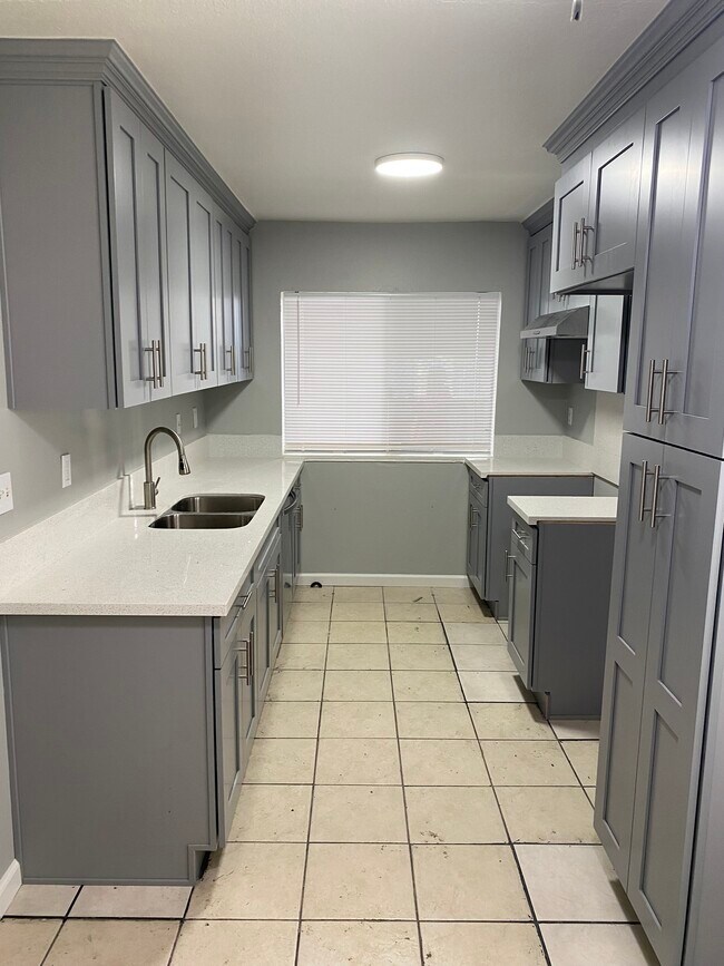 Foto del edificio - 1250 S Brookhurst St