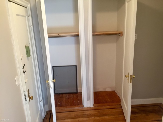 Building Photo - 2754 Bronx Park E