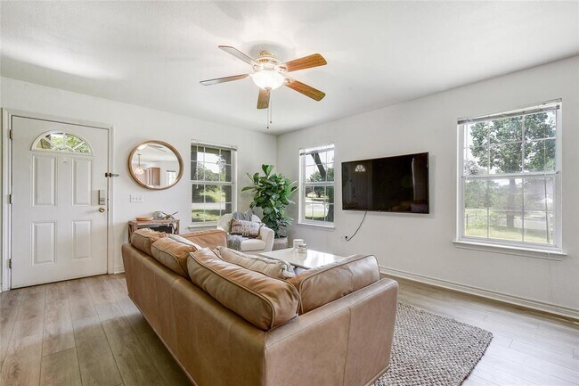 Building Photo - 2200 Palo Pinto Dr