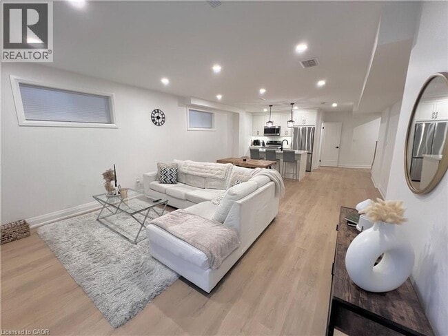 Building Photo - 31 Colin Crescent