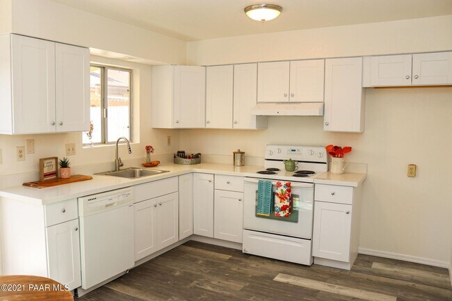 Foto del edificio - 2-Story Two Bedroom Townhouse West Prescott