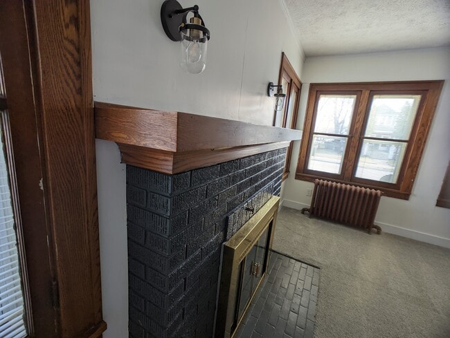 Building Photo - 1002 W Mishawaka Ave