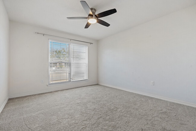Building Photo - 5555 Peach Dr