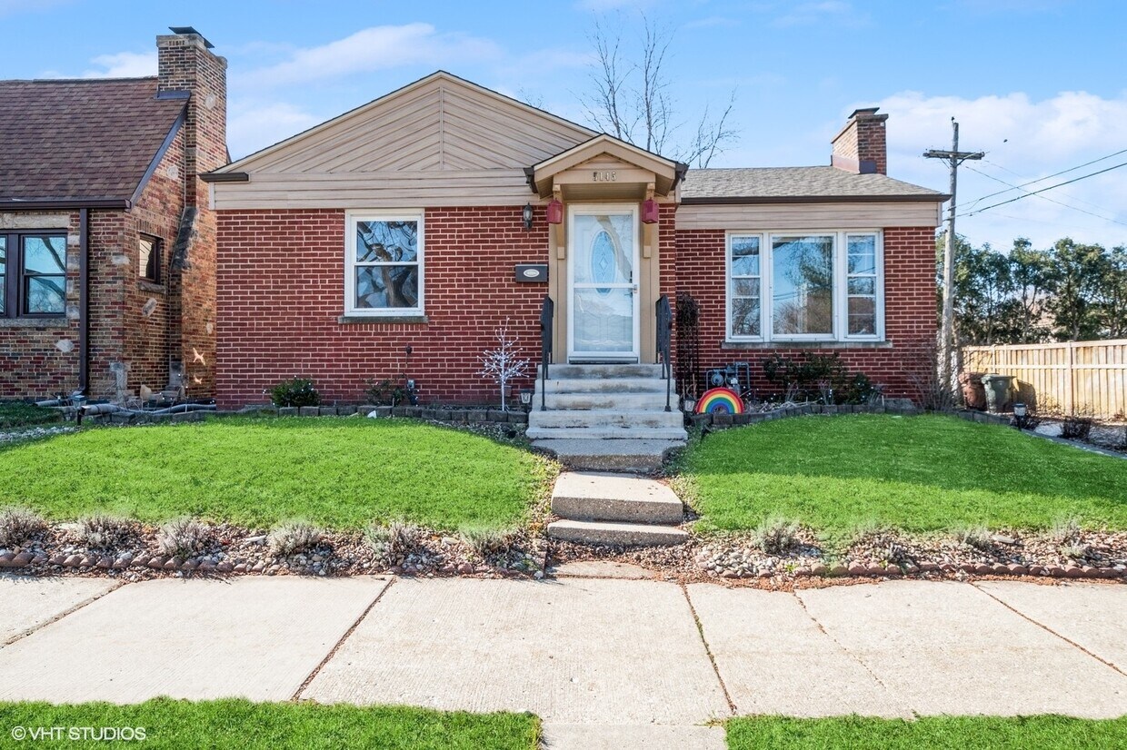 5145 Lee St, Skokie, IL 60077 House Rental in Skokie, IL