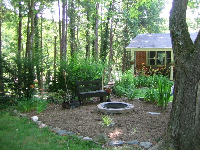 Building Photo - 380 Royal Pines Dr