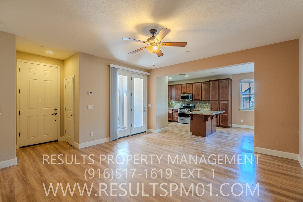 Primary Photo - Spacious 3 Bedroom home! Great location!