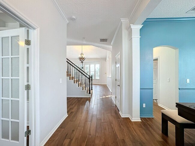 Foto del edificio - Stunning 5-Bedroom Home in North Village o...