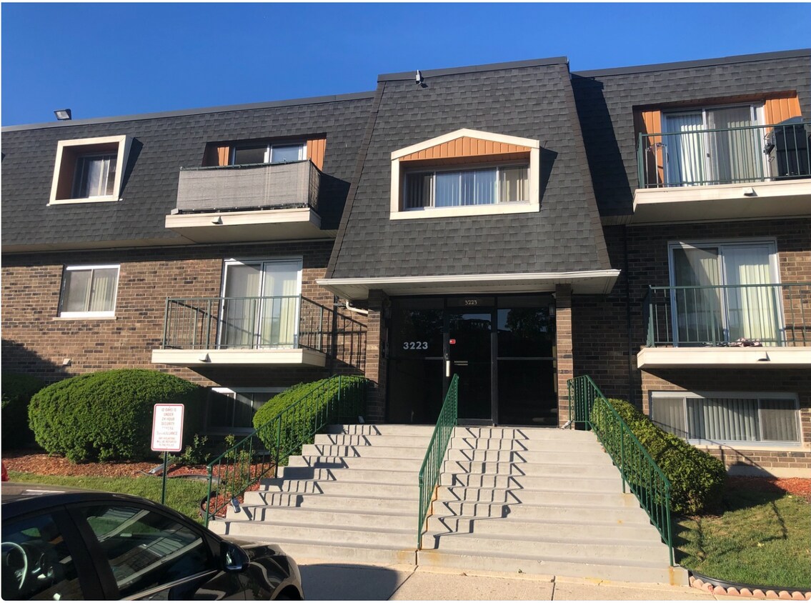 3223 W Parkway Dr Unit 3D, Northbrook, IL 60062 Condo for Rent in