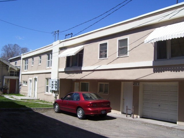 Building Photo - 433 Maple St