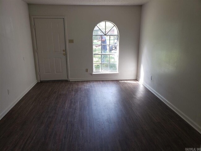 Building Photo - 10924 Charlotte Dr