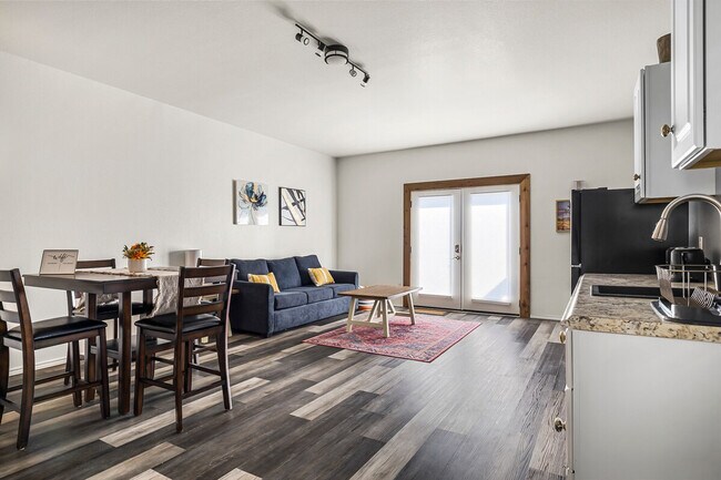 Foto del edificio - 311 Evening Grosbeak Dr