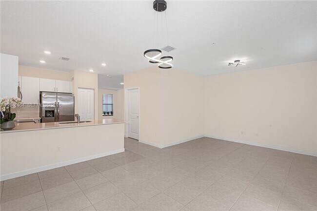 Foto del edificio - 261 SW 159th Ct