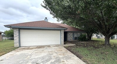 Building Photo - 1801 Leader Dr