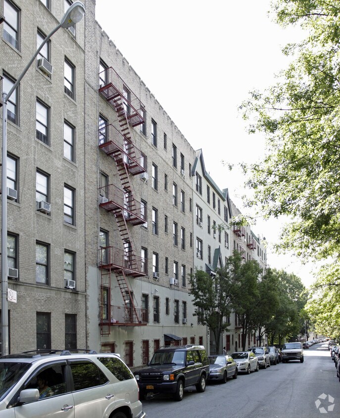 Building Photo - 115 E Mosholu Pky N
