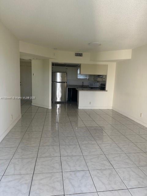 Foto del edificio - 8290 Lake Dr
