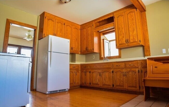 Building Photo - Spacious 2 Bedroom 2 Bath Dayton's Bluff Home in St. Paul
