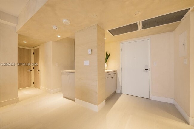 Foto del edificio - 2301 Collins Ave