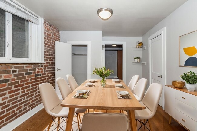 Building Photo - The Valerie