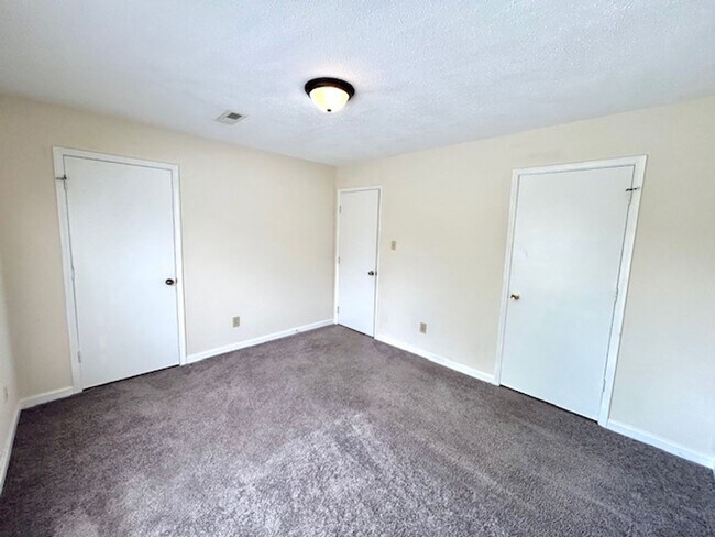 Building Photo - Cute and Cozy-ONE BEDROOM/ONE BATH - SOUTH HUNTSVILLE LOCATION -With a $300 Off the first month's...