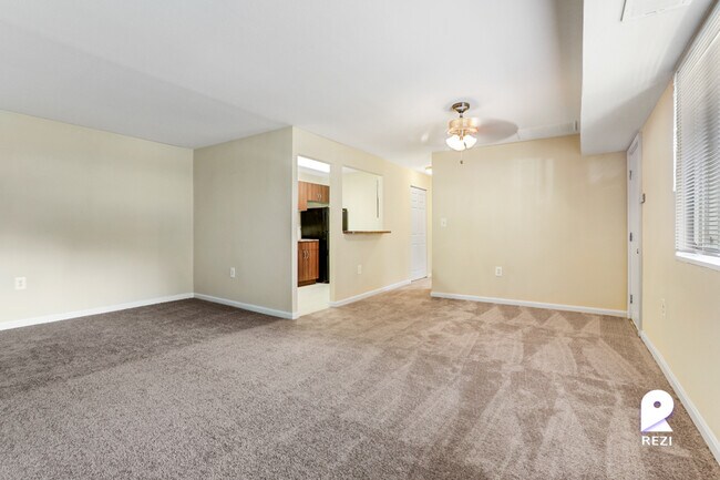 Building Photo - 6455 Hil-Mar Dr