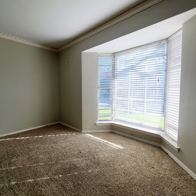 Foto del edificio - Spacious 2-Bedroom, 2-Bath Condo near SMU ...