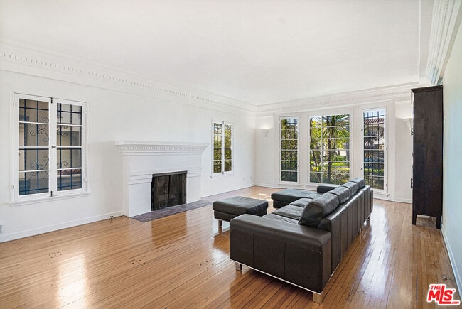 Foto del edificio - 1040 S Alfred St