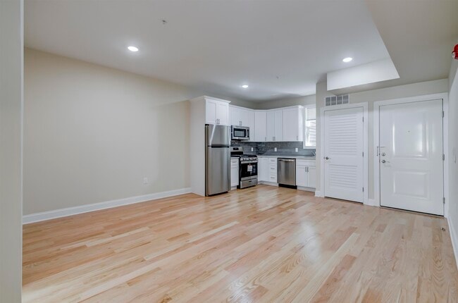 Building Photo - 419 Broadway-