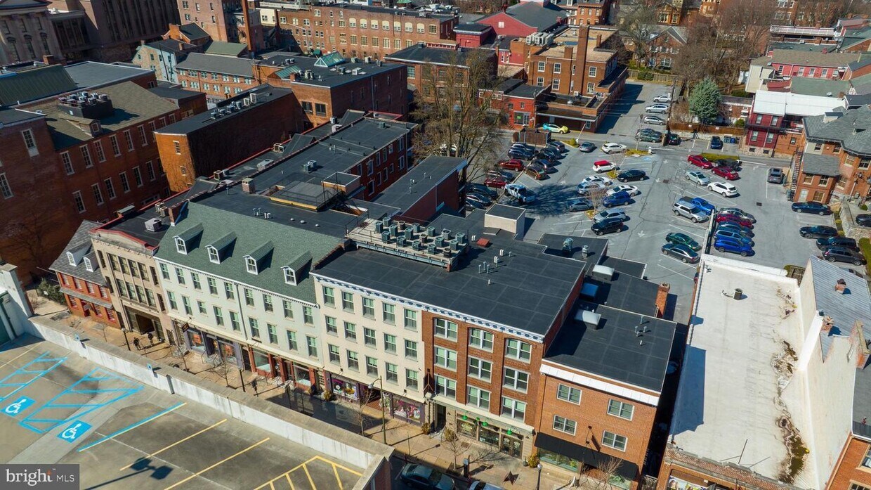 Building Photo - 145 E King St