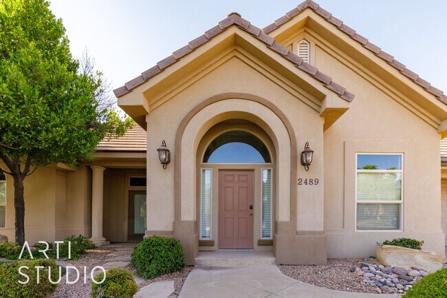 Building Photo - 4 Bedroom. 2/5 Bathroom Home in Meadow Val...
