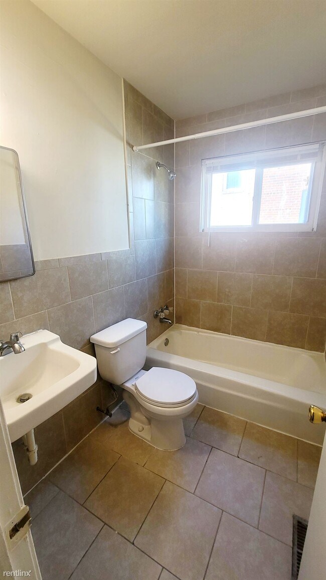 Foto del edificio - 3 br, 1 bath House - 1210 Carlisle Ave